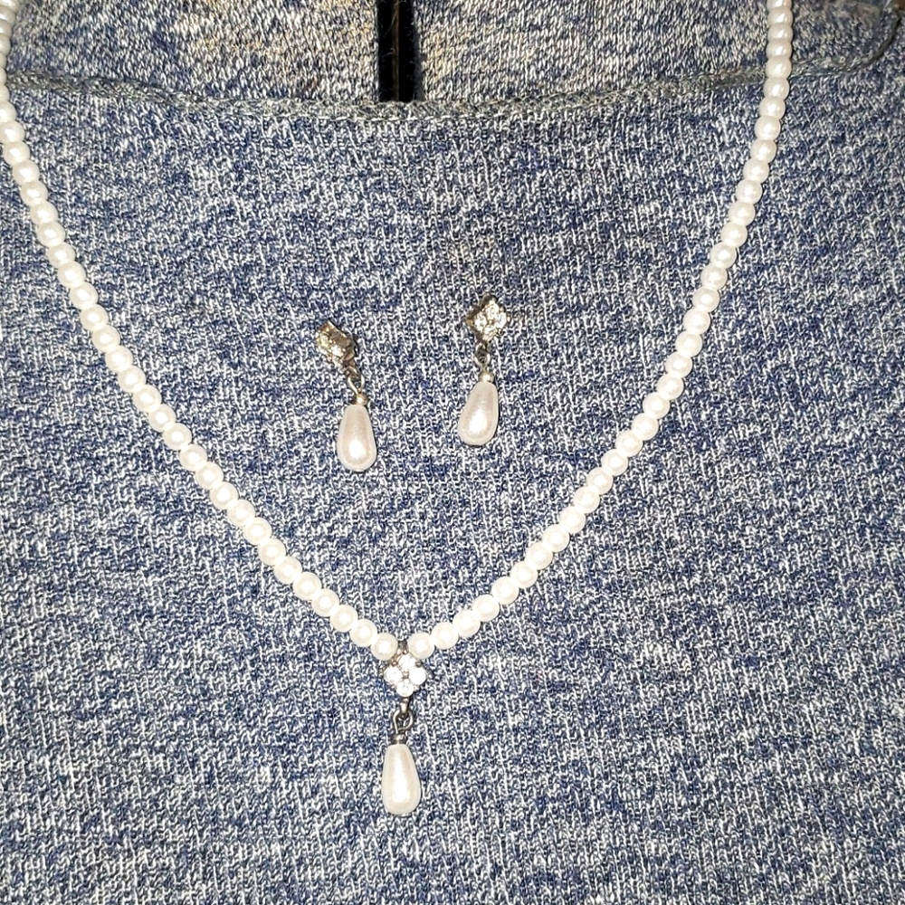 Pearl Necklace & Earing Set